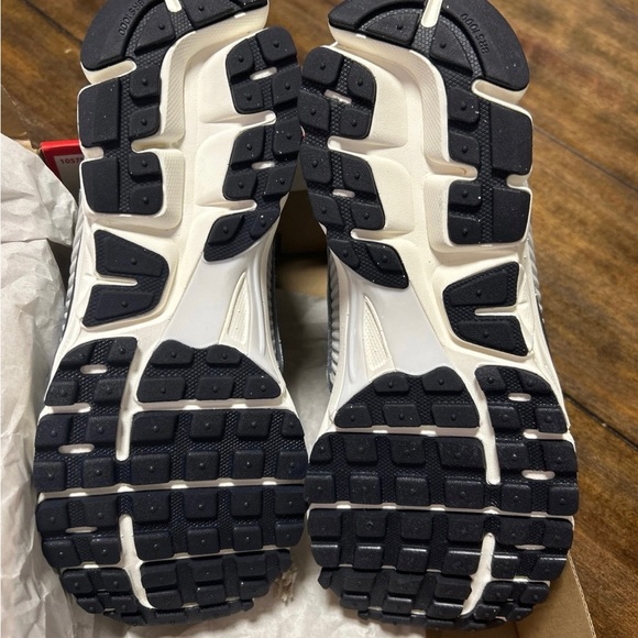 Nike metallic Vomeros 8.5 W/ 7M - Picture 3 of 3
